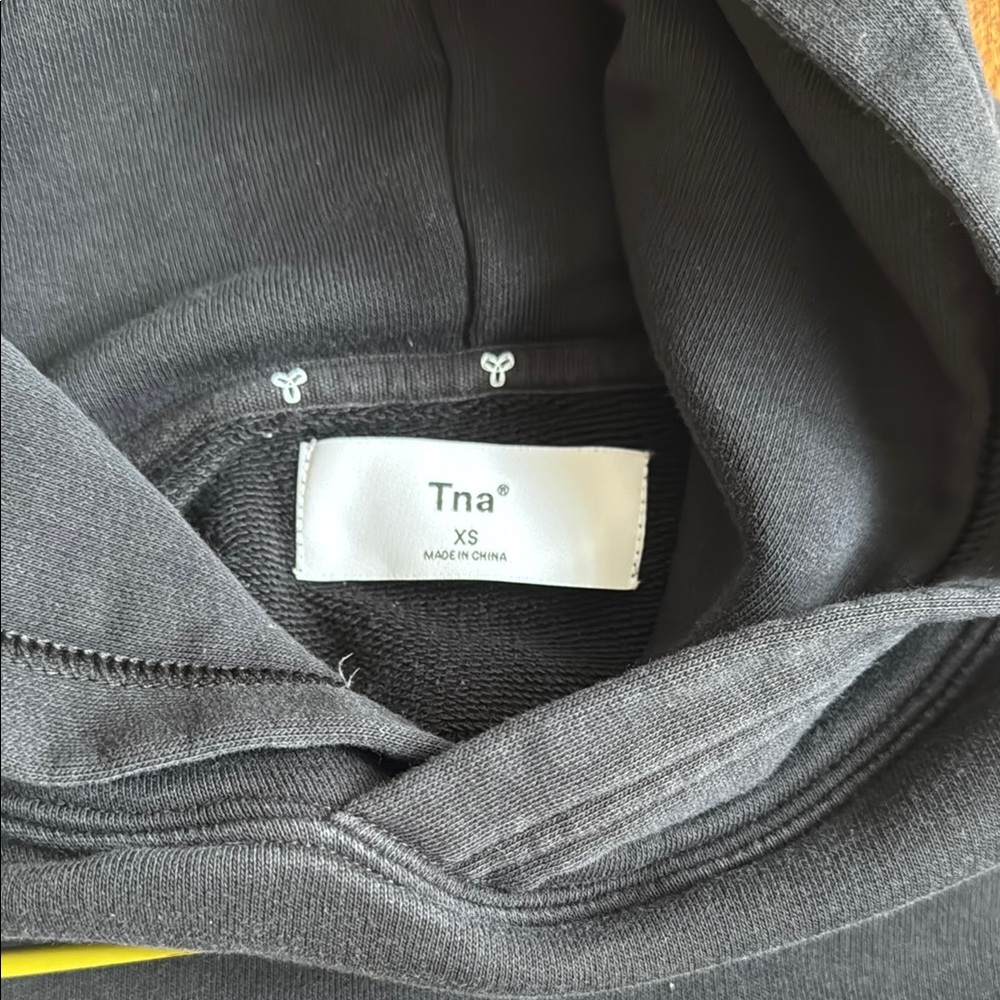 TNA Aritzia Perfect Cropped Black Hoodie - Picture 5 of 5